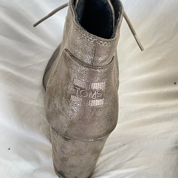 TOMS Metallic Lace Up Desert Booties - Wedge Heel - Size 10 Wide - Picture 3 of 13